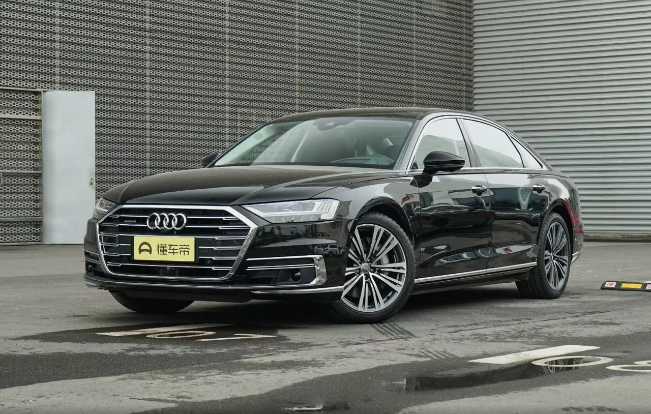 作为曾经百万级的D级豪华轿车，奥迪A8在二手市场如今价格“跳水”得让人眼花——从
