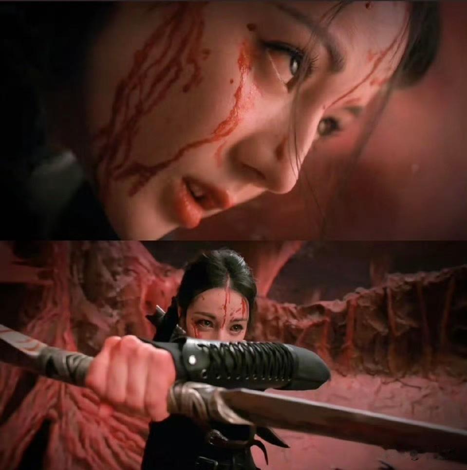 迪丽热巴疯刀药戏封神！卸下浓妆飙演技，这“疯批感”太绝了！
 
《枭起青壤》里迪