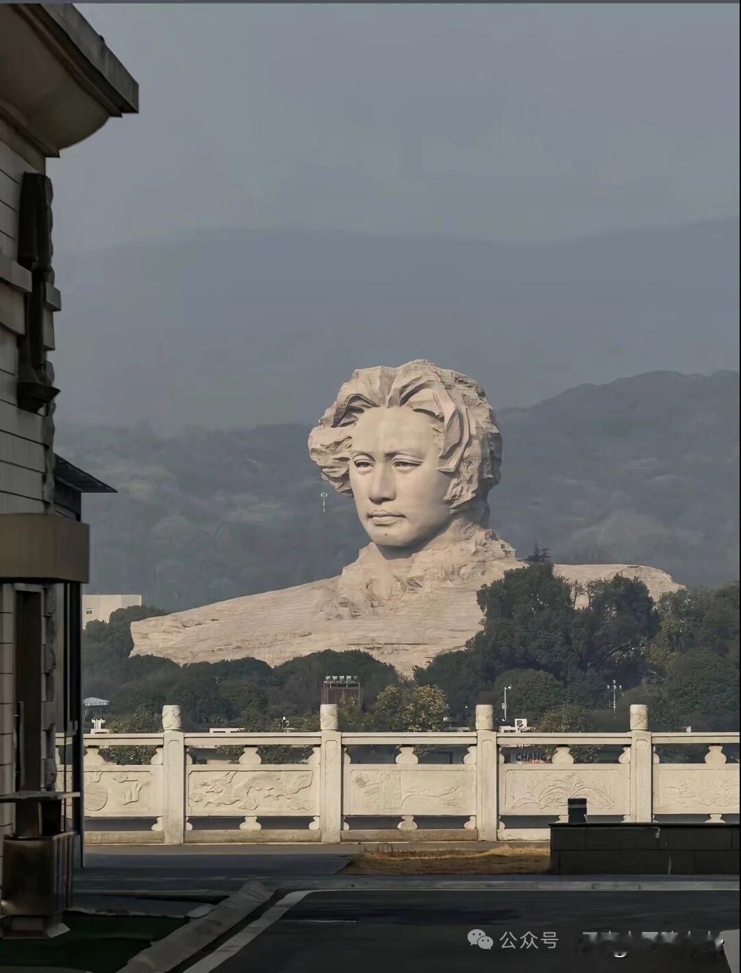 怅寥廓，问苍茫大地，谁主沉浮？