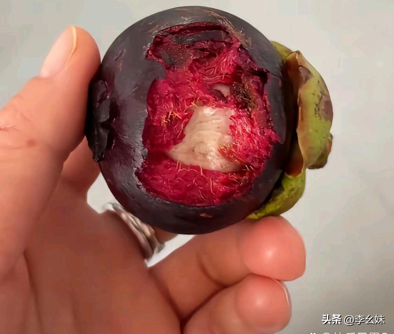 第一次吃山竹里面的核为啥是软的