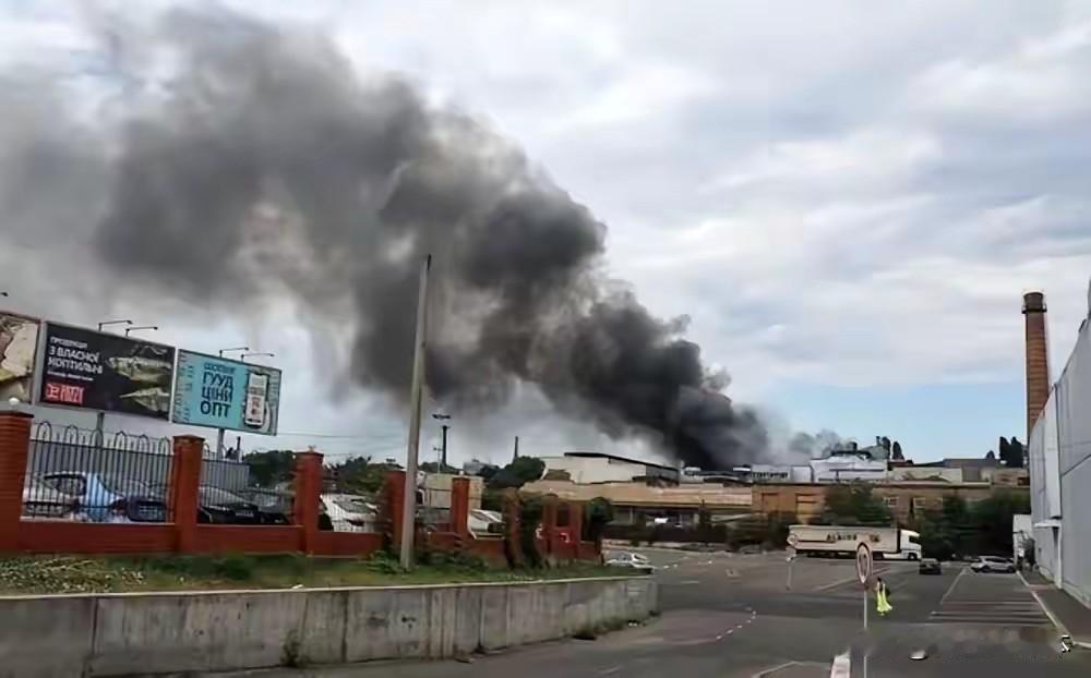 终于找到原因！俄狂轰万枚导弹仍未拿下乌克兰，普京这次要下狠手
 
俄乌冲突打到现