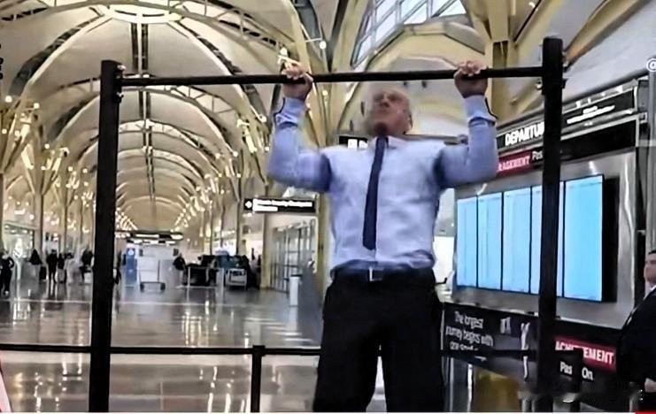 美国卫生与公共服务部长小罗伯特·弗朗西斯·肯尼迪与交通部长肖恩·达菲周一在华盛顿