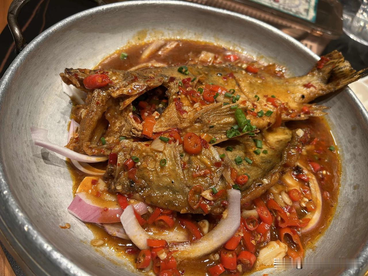 今天是2026年一月一日，是我的结婚纪念日。



今天也挺热闹的：有老公陪同，