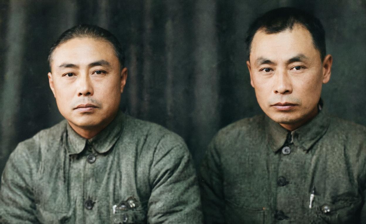 新四军的两位缔造者陈毅元帅，另一位，99%的年轻人一定认不出！不信你试试看嘛