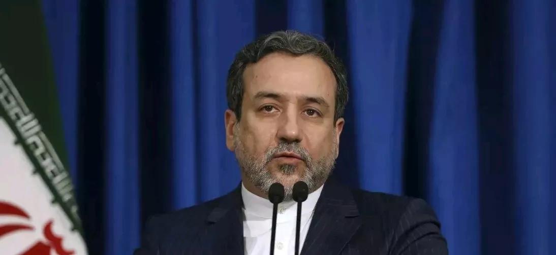 半岛电视台报道，当地时间28日，伊朗外长阿拉格齐表示，德黑兰不会在受到威胁的状态