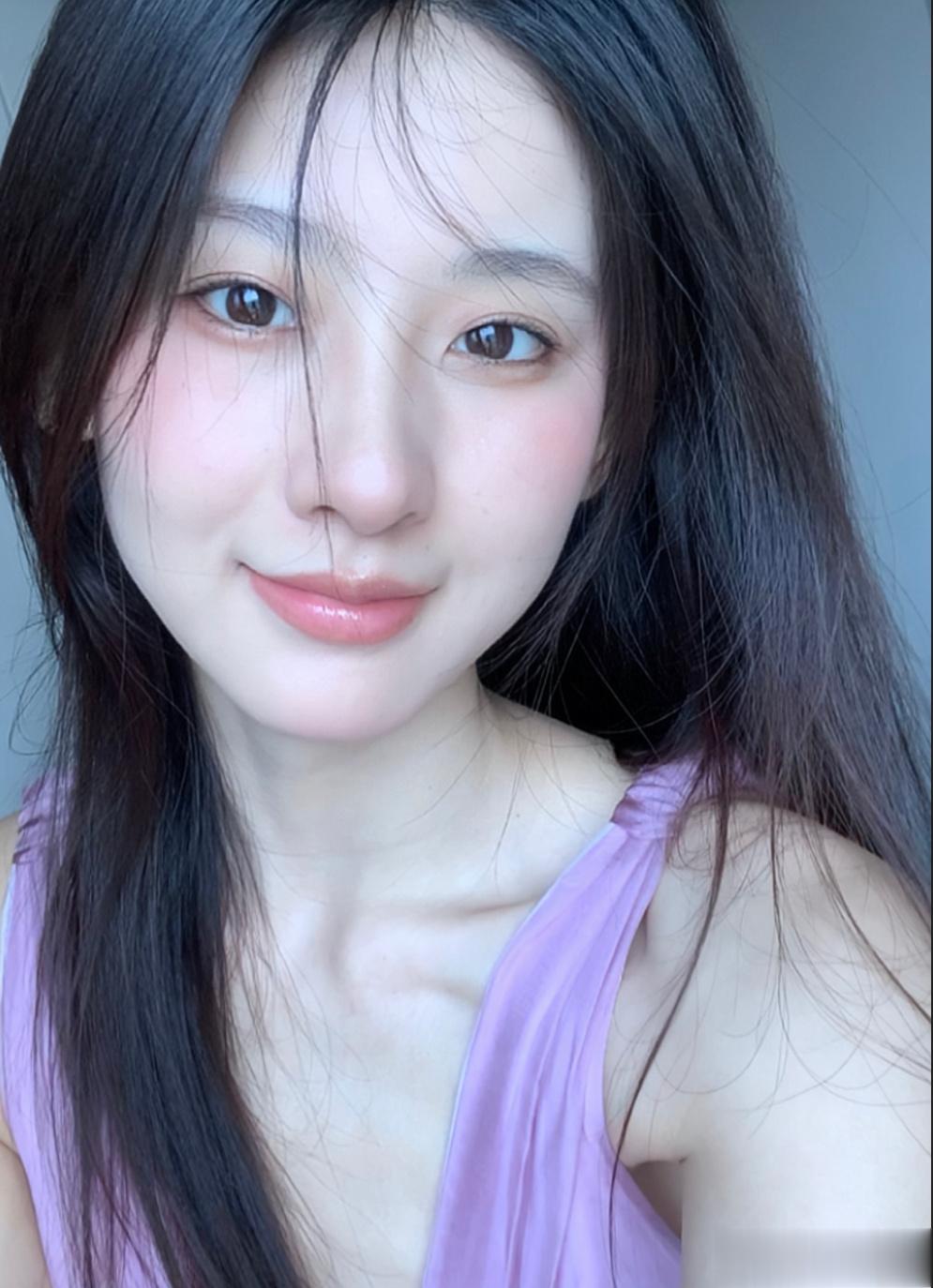5化了个嫩嫩的妆 ​​​
