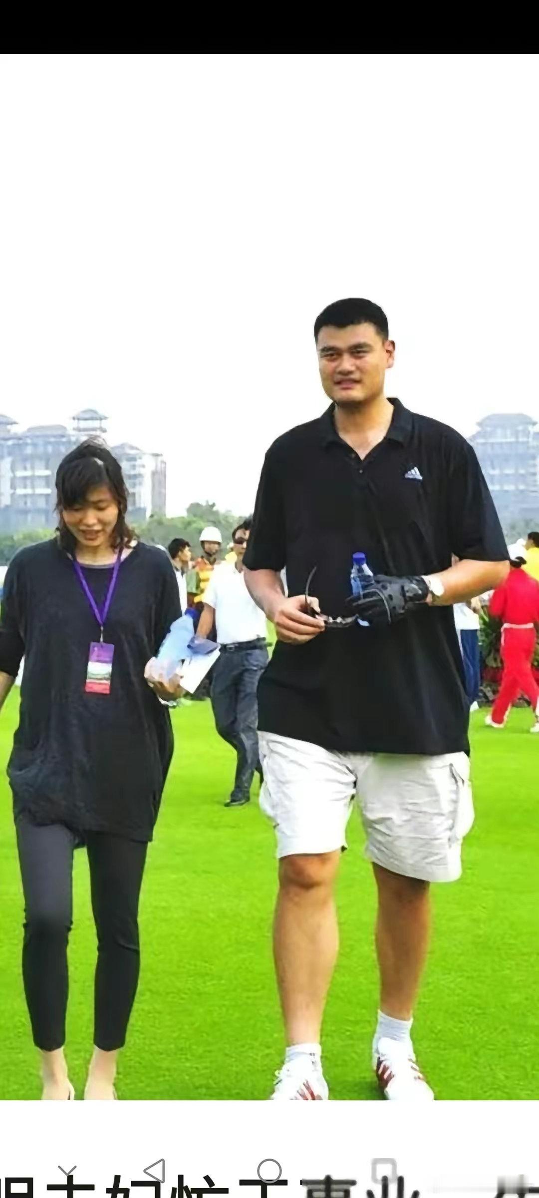 蓝球界巨星姚明的喜讯传来，他与叶莉夫妇迎来了心爱的新生儿，小男宝贝体重3.26公