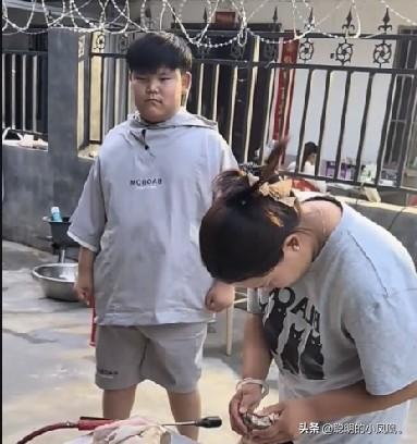 小故事！ 
    恩泽 终于长大了，李佳现在很底气，她也自己的主心骨了，他不是