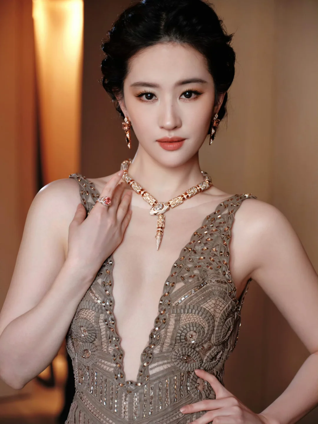 刘亦菲解锁意大利VOGUE金九