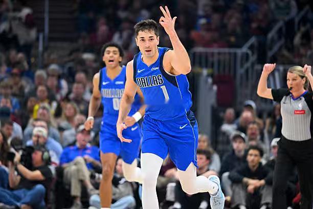 独行侠在上月底刚刚用双向合同签下了来自耶鲁大学的后场球员约翰-波拉基达斯（Joh