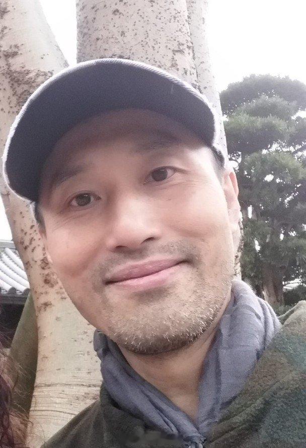 TVB演员王伟梁转行做洗头工 根据港媒报道，曾效力TVB多年的演员王伟梁近年已转