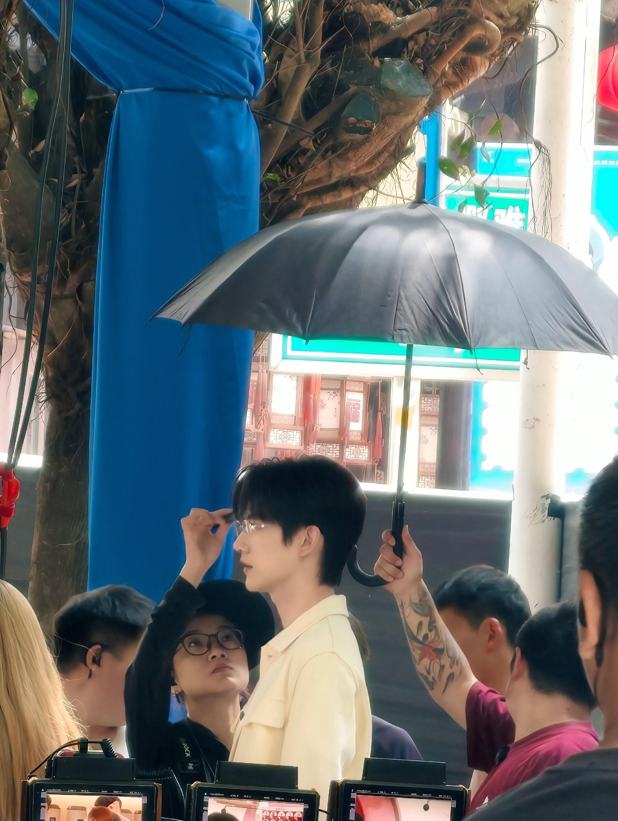 人群中精致的建模怪！cr🫘周柯宇周正 /周柯宇小城春色