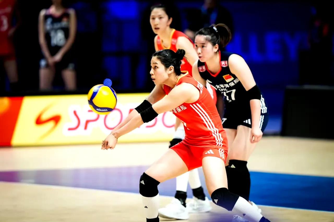 痛快！中国女排把日本女排彻底打懵了！

第一局还略有挣扎，有过一段僵持，但末段崩
