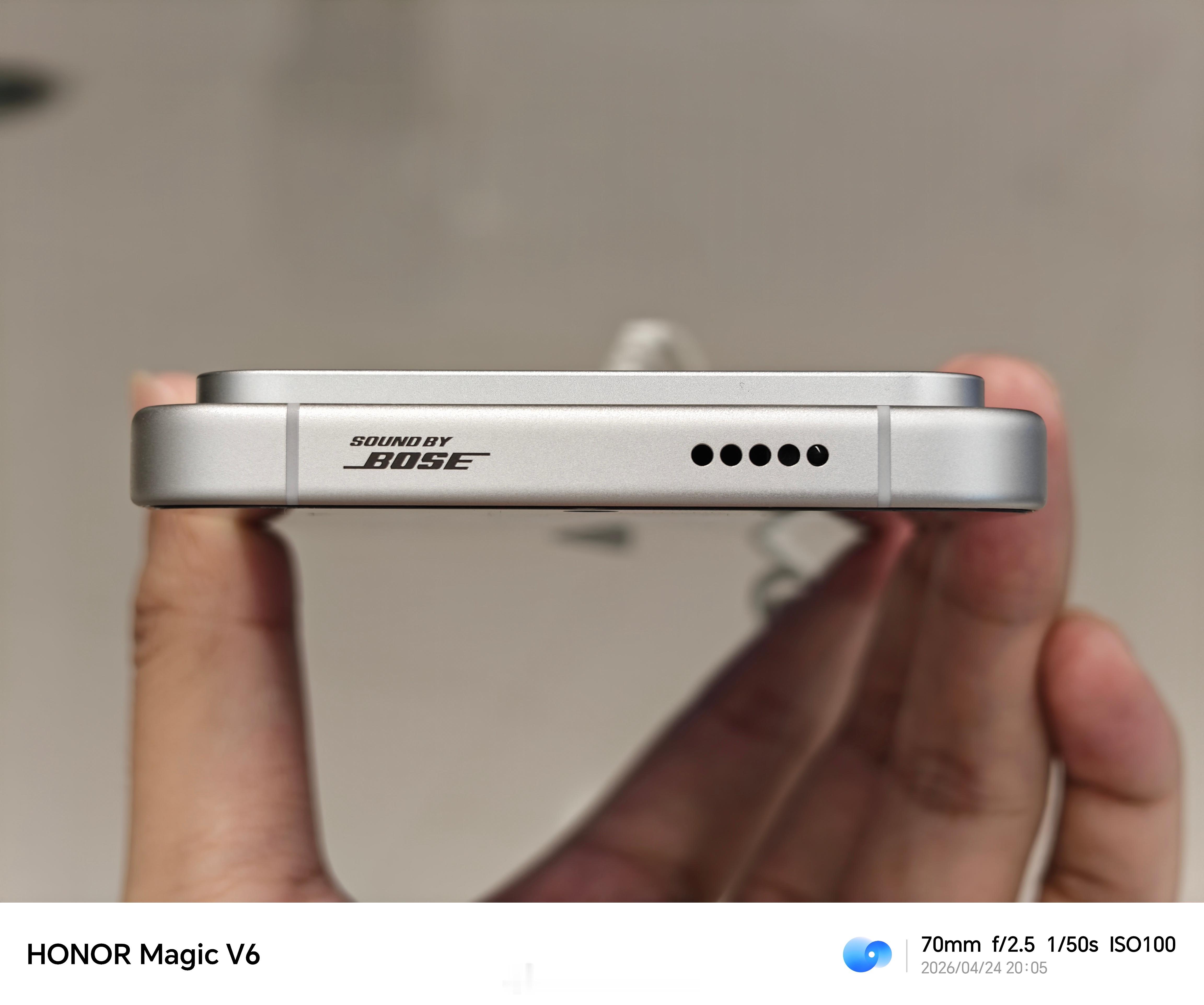 来小米之家体验了下红米K90 Max，这个银色质感还行，是三个颜色里最好的，米系