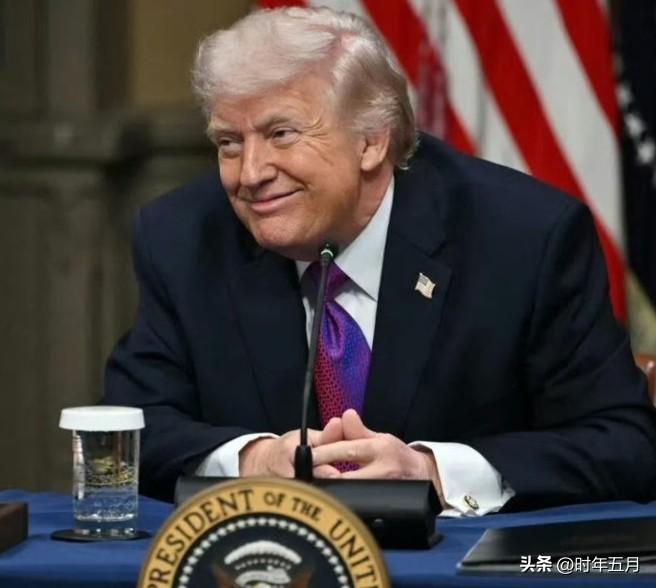 美国总统特朗普周三将美国在伊朗战争中的表现评为15分（满分10分），称伊朗领导人