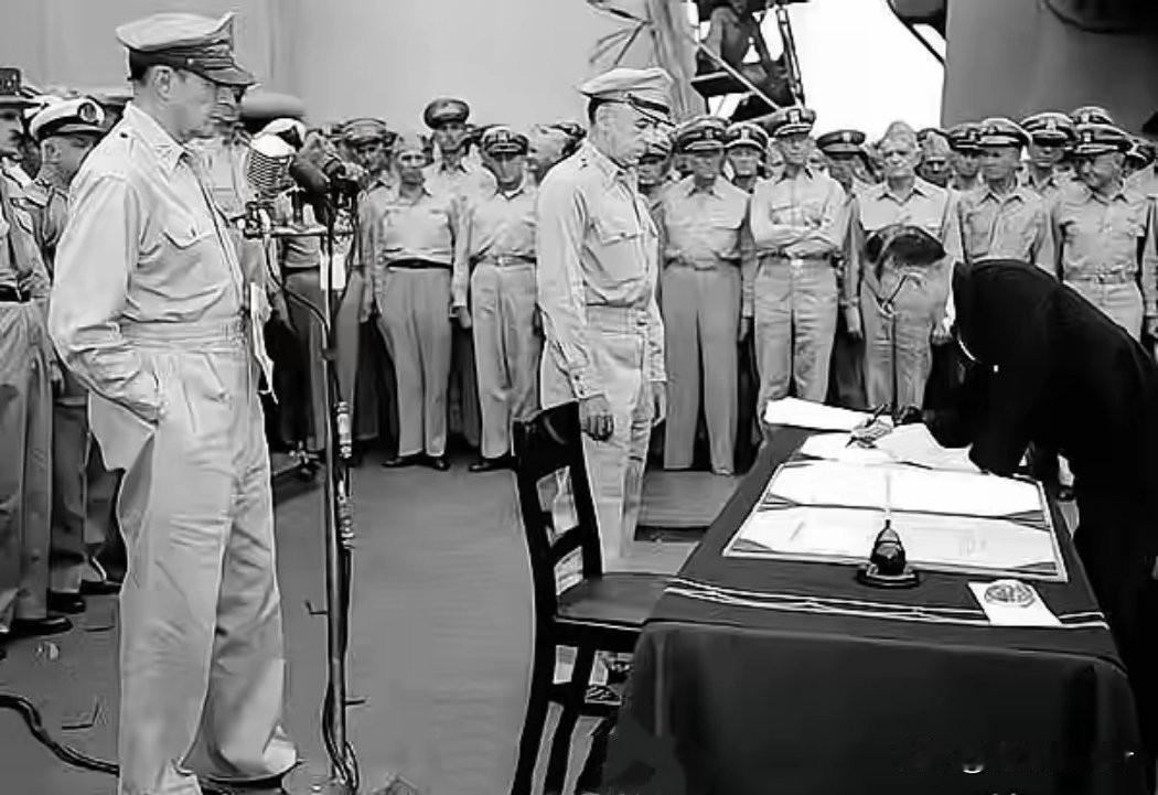 1945年9月2日，在停泊在日本东京湾的密苏里号军舰上，举行了日本投降仪式。
时