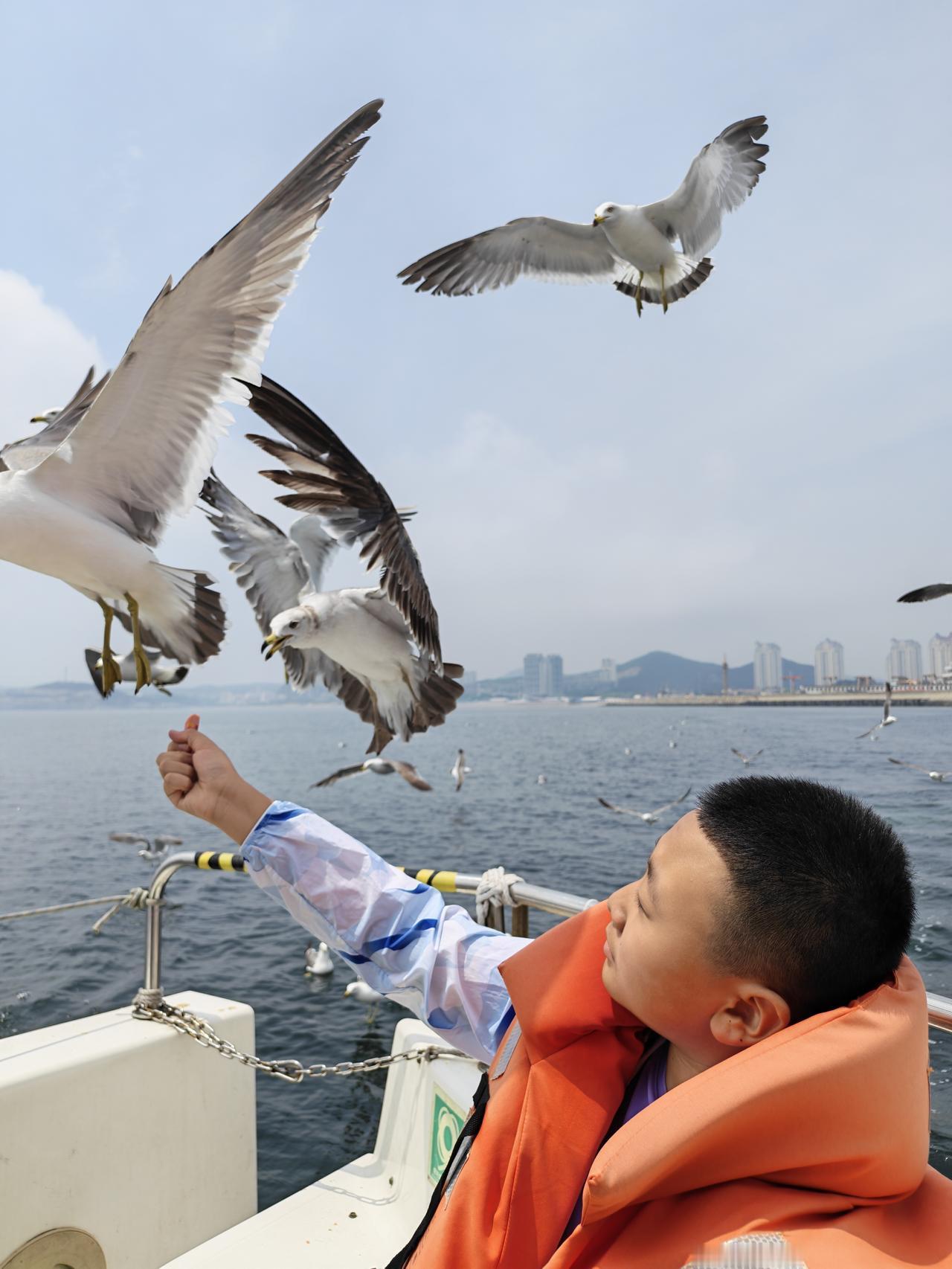 孙子小升初放假早，我便带他出来游玩。哈尔滨是我们此次行程的第四站。我们途经大连、