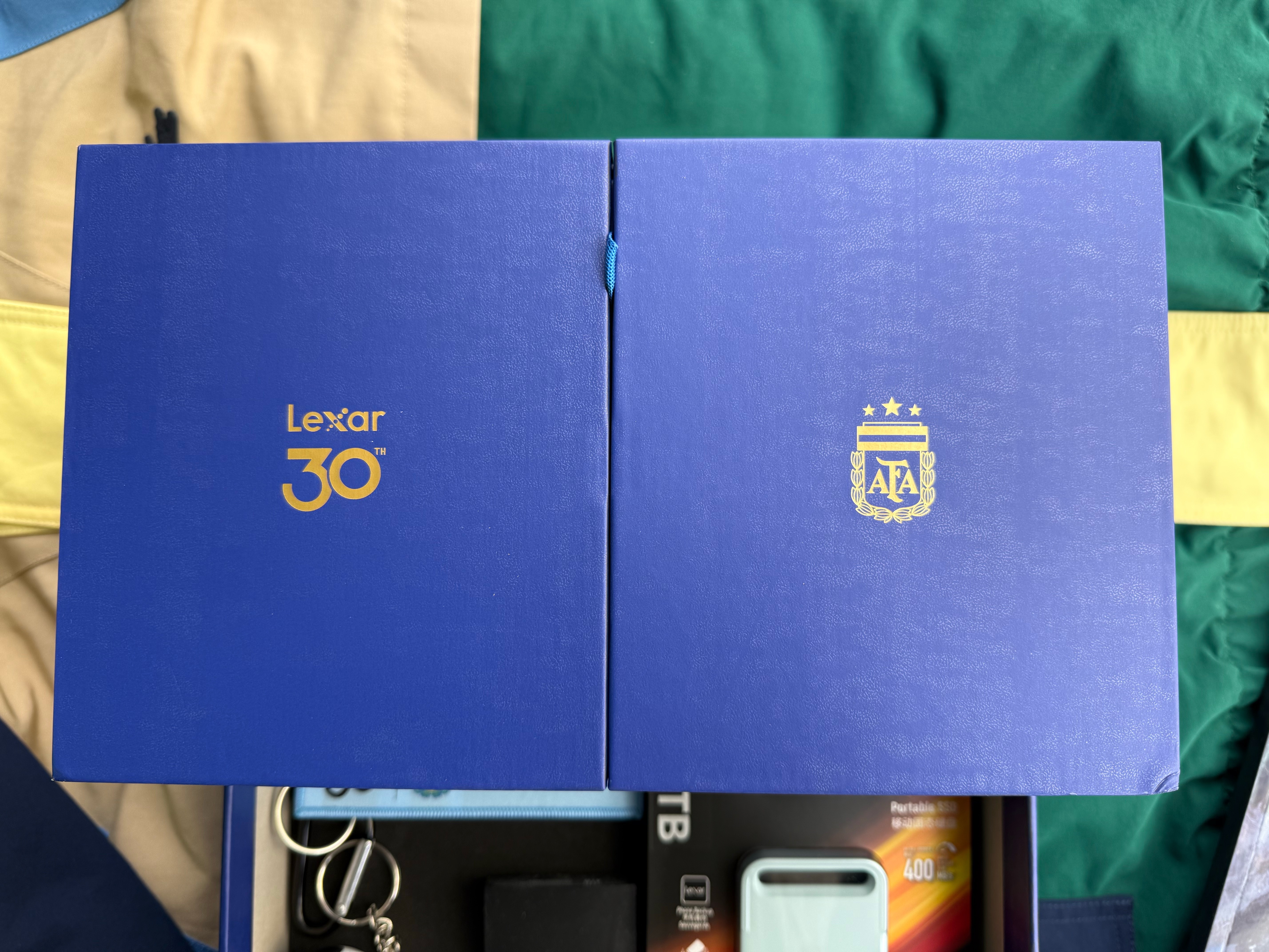 收到Lexar雷克沙品牌诚意满满的圣诞和新年礼物：1. 雷克沙30周年和阿根廷足