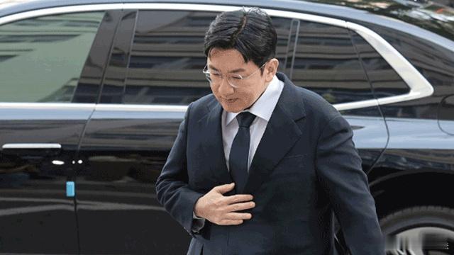 方时赫再被警方传唤方时赫涉嫌在HYBE上市中牟取1900亿韩元方时赫涉嫌在HYB