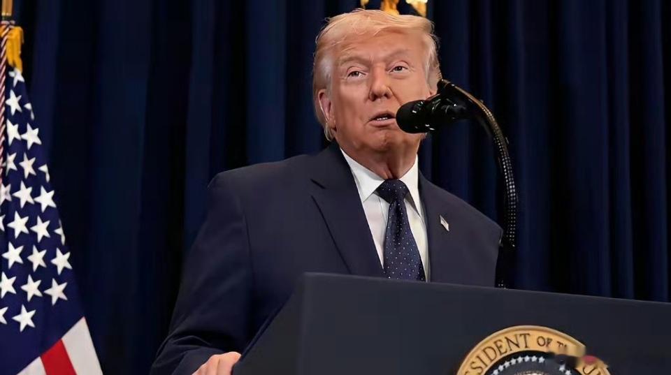突发！特朗普下令击沉霍尔木兹海峡布雷船只 宣称美方已完全控制该海峡据新华社消息，