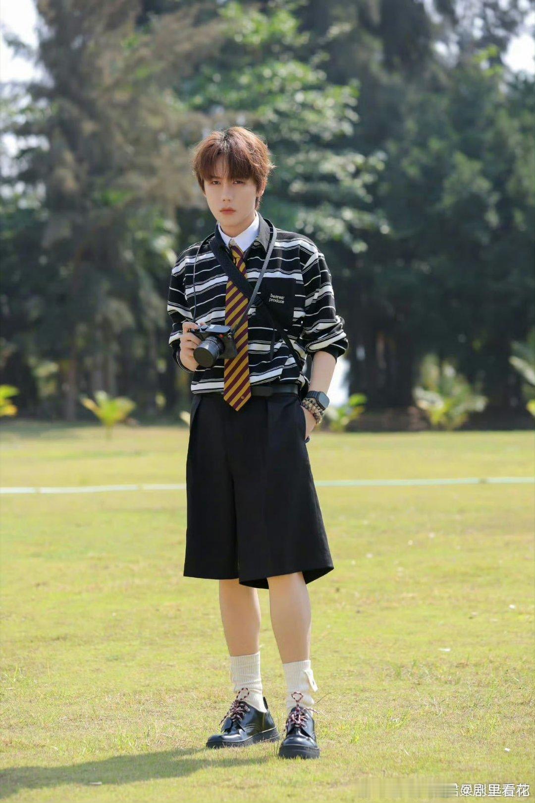 助理拦不住刘维要剧透李宇春的嘴一场连麦引发大型剧透现场，大学生温柔演唱经典歌曲，