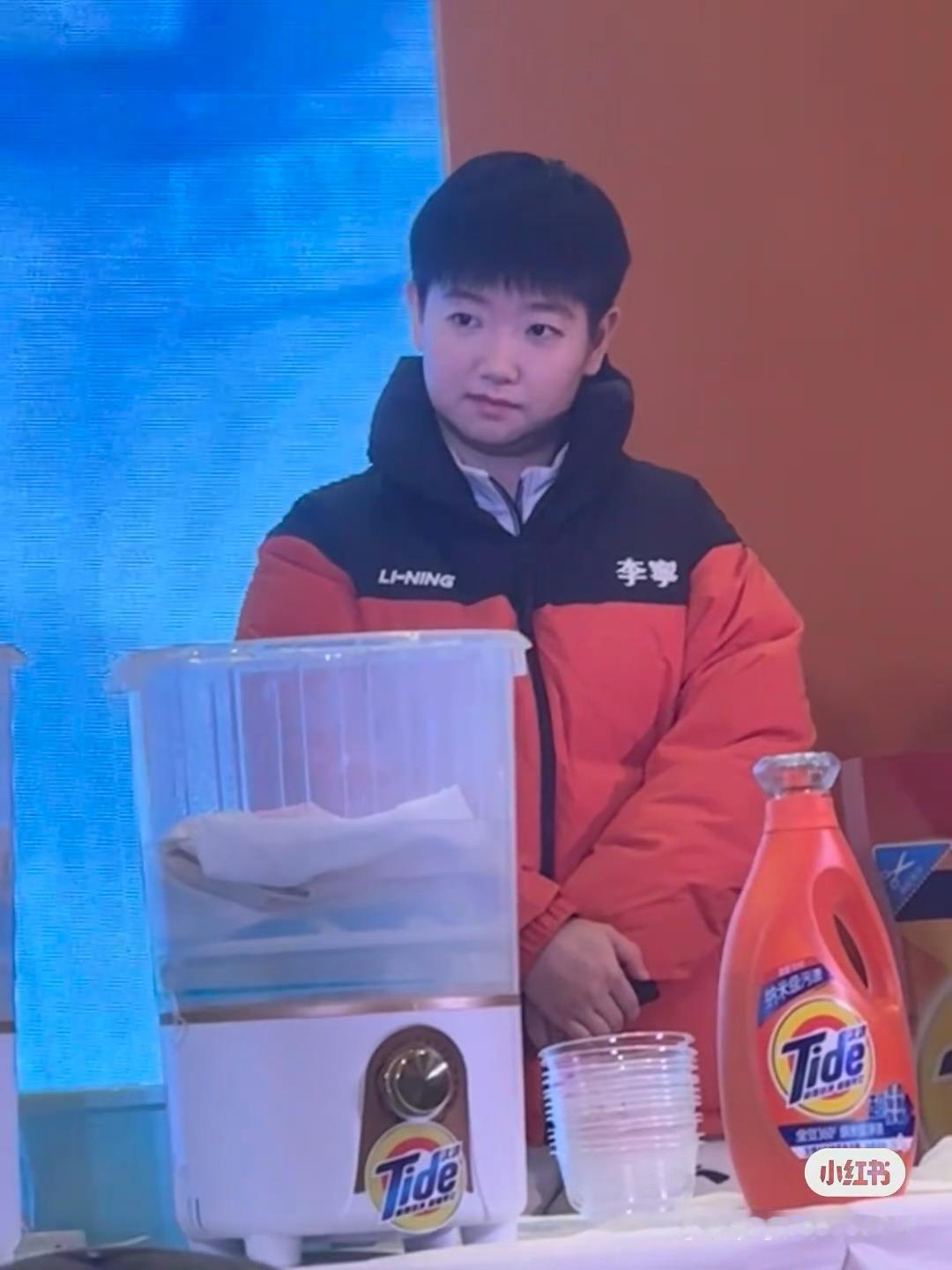 孙颖莎汰渍见面会现场  大眼睛滴溜溜转👀真的太漂亮了宝宝！ cr🍠抢小熊🐻