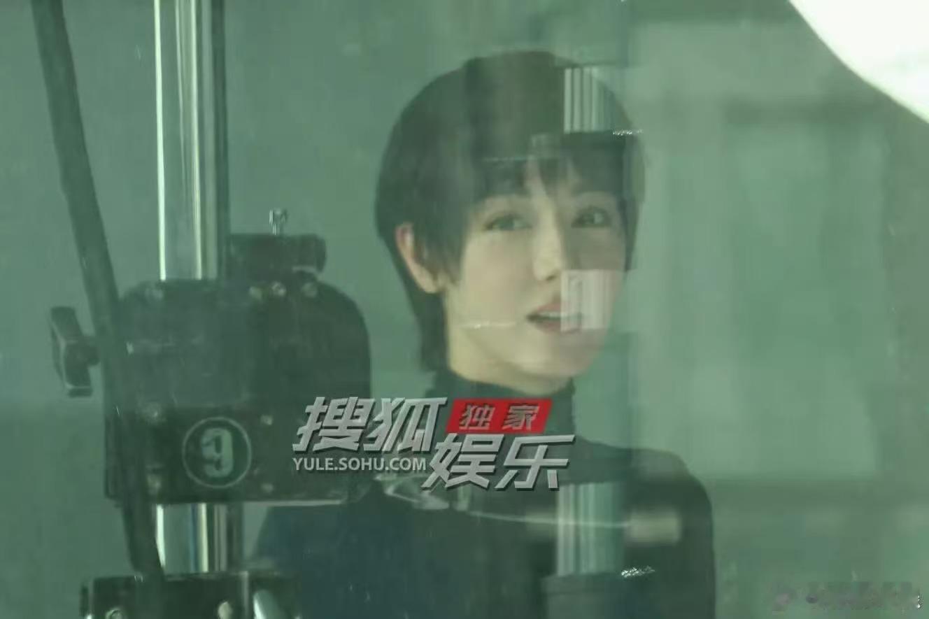 迪丽热巴短发造型路透迪丽热巴短发新造型迪丽热巴短发造型路透，好看，