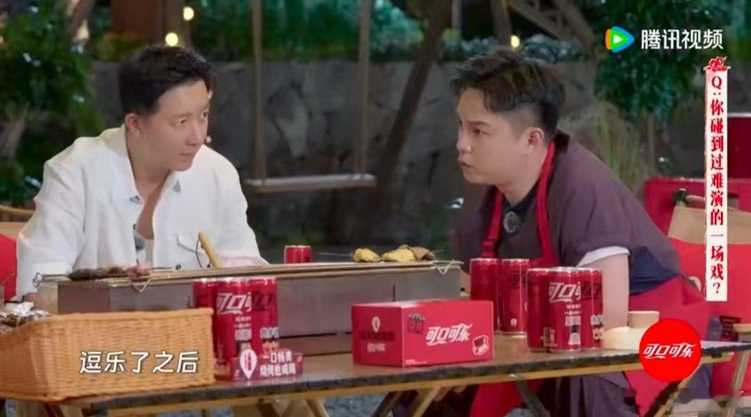尹正为了防止笑场抽自己嘴巴子朋友请吃饭 被尹正的较真戳到！拍戏笑场竟抽自己嘴巴子