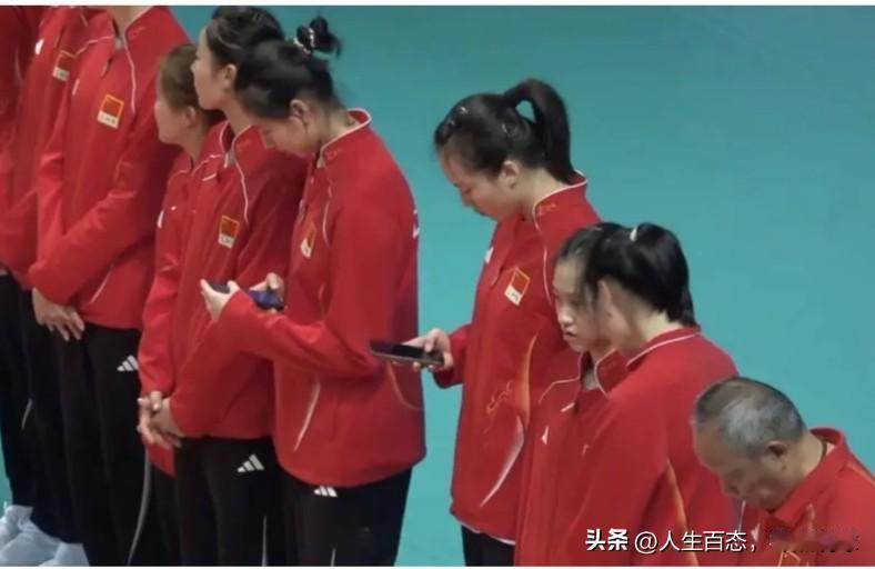 从3：0完胜到0：3脆败这是怎么回事？东亚女排锦标赛中国女排二队首场比赛面对日本