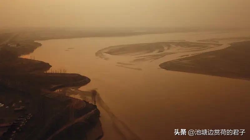 河南、河北的“河”，命名起源上指的是黄河。河南意为黄河以南，河北意为黄河以北。河