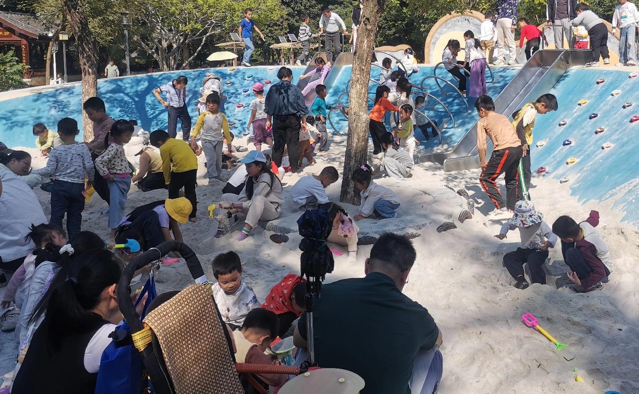 四十岁的娃多大？没有标准答案，只有最适合的人生
 
 
最近“四十岁的你，孩子都