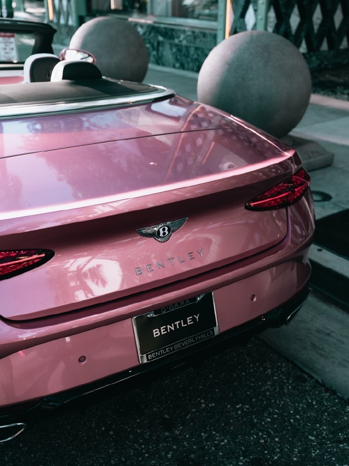 一款连帕里斯・希尔顿都会点赞的宾利宾利比佛利山庄隆重推出了 2026 年款的宾利