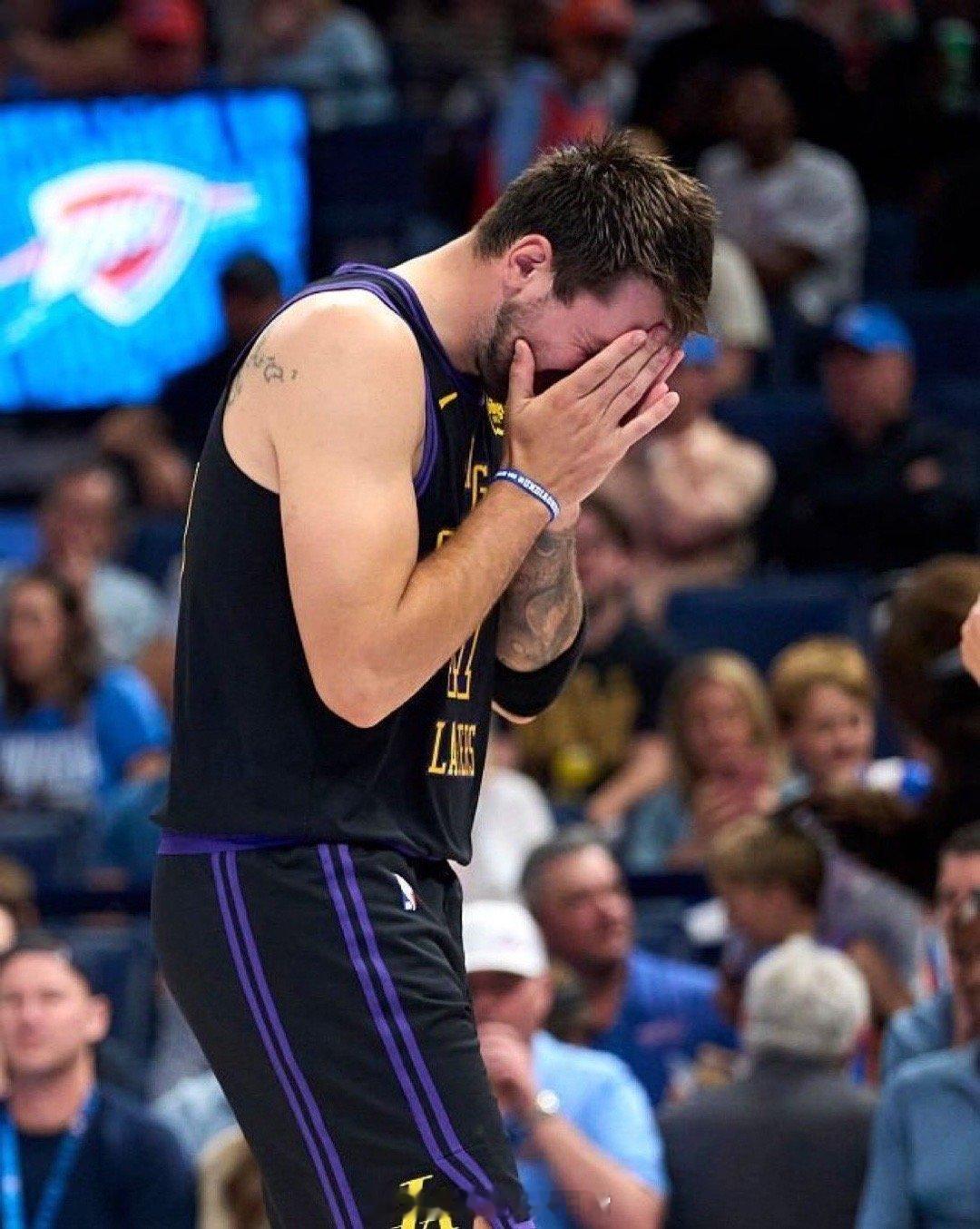 据LukaStucin报道，在西班牙接受的治疗结果显示，东契奇的腿筋拉伤比最初诊