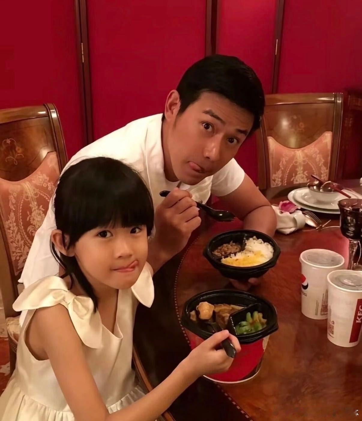 陆毅谈女儿长大变化听完陆毅的分享莫名感慨，从前爱和女儿玩试探小游戏，随着女儿长大