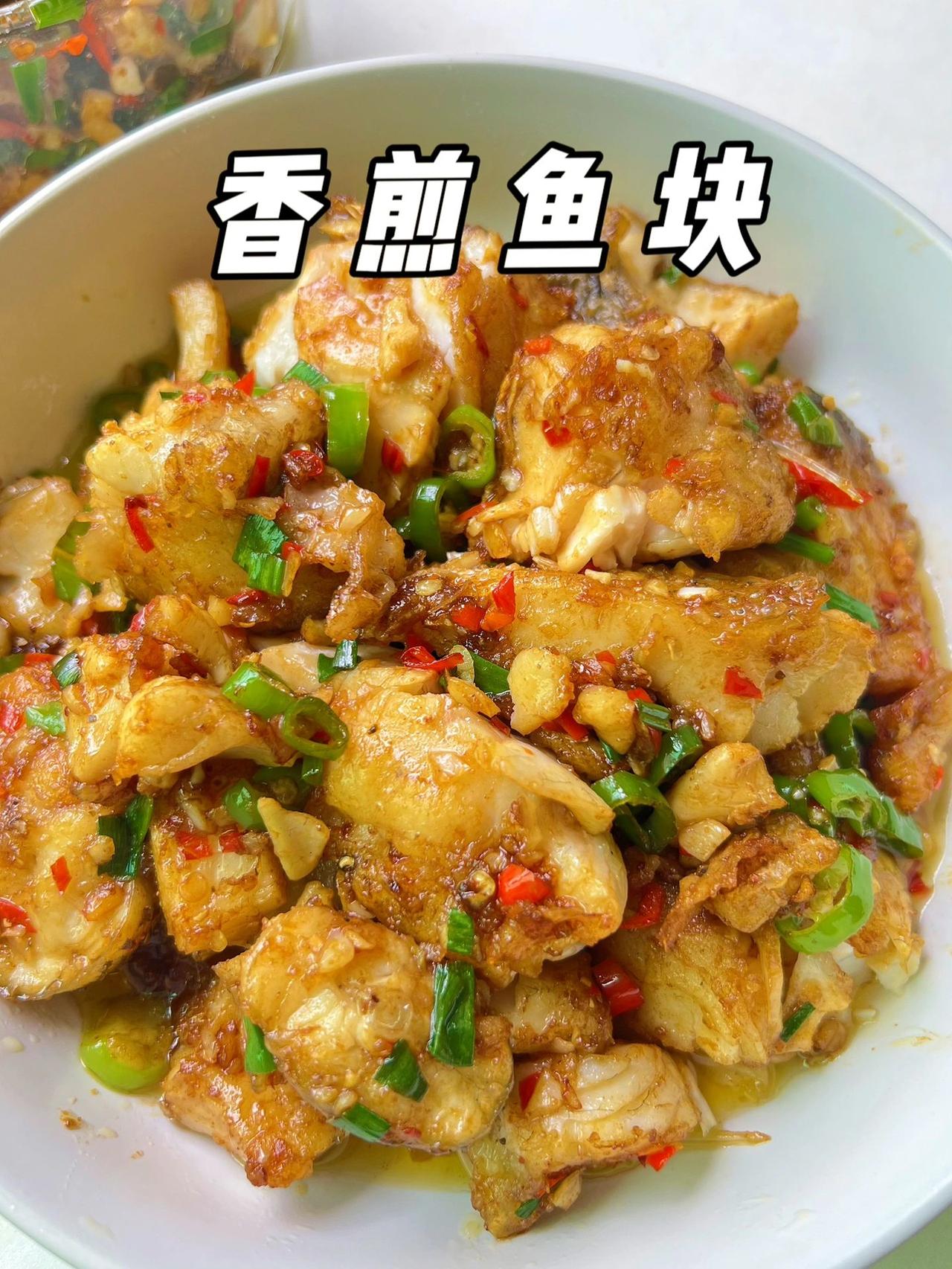 鱼别再煮汤啦，这样吃过一次就会念念不忘
我买的是鲈鱼，刺少，缺点是翻炒的时候容易