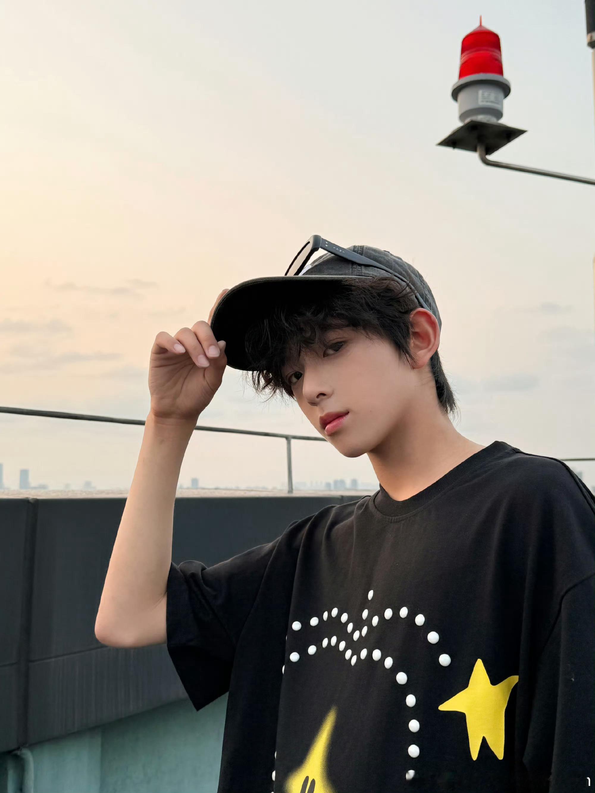 陈浚铭 cjm陈浚铭 四代第一门面cjm 陈浚铭 四代第一吉他手 “夏天里未曾实