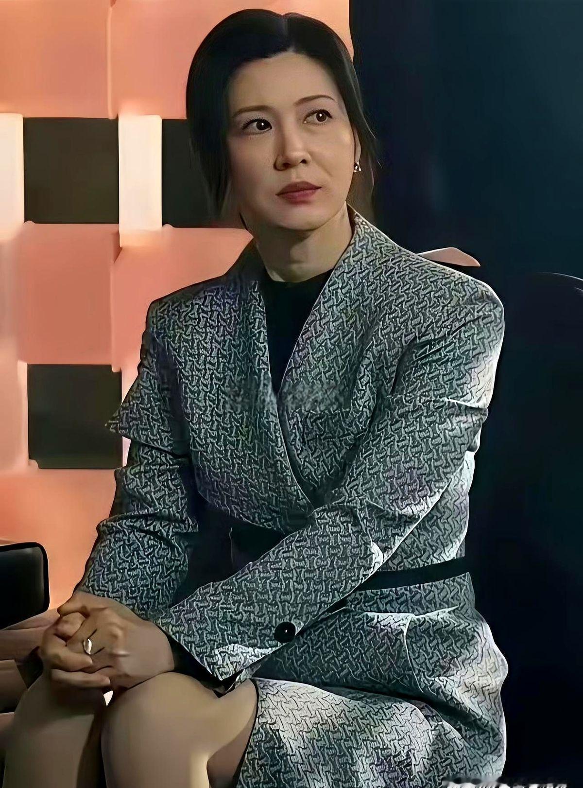 当年的亮剑女神，差点没认出来！
我记忆里那个穿着白大褂、眼神清澈的小护士，如今换