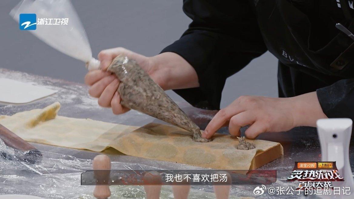 雅思女老师30岁裸辞成米其林大厨虽然比赛调味失误没晋级，但这魄力谁能不佩服？追梦