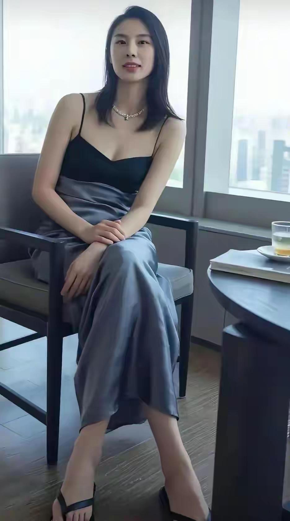 谁说女篮姑娘只能穿运动服？王思雨的时尚写真美到犯规
王思雨生活照 女篮颜值天花板