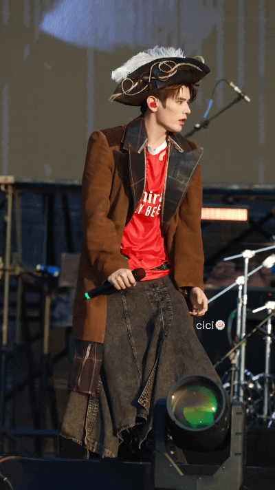 爱奇艺还是没有放过我爱奇艺太会了！预告片里的青春群像没有刻意煽情，可大娟一开口、