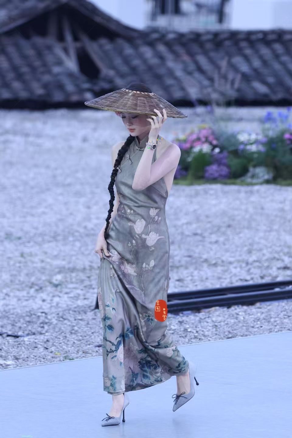 戴斗笠的欧阳娜娜，好一朵野山花🌸小红书redgala 红毯生图 