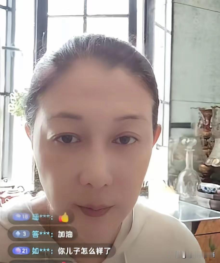 吴绮莉说，有的朋友，问我为什么不结婚？那我要考虑很多问题。我考虑到别人的家庭，要