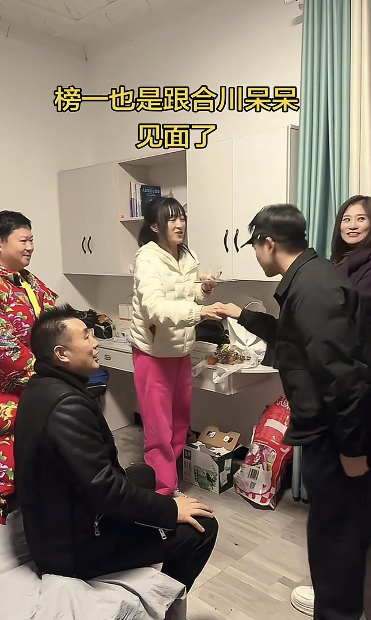 真没想到，那个怒刷10万礼物的榜一大哥，现实里竟然这么沉得住气。

大老远跑来见