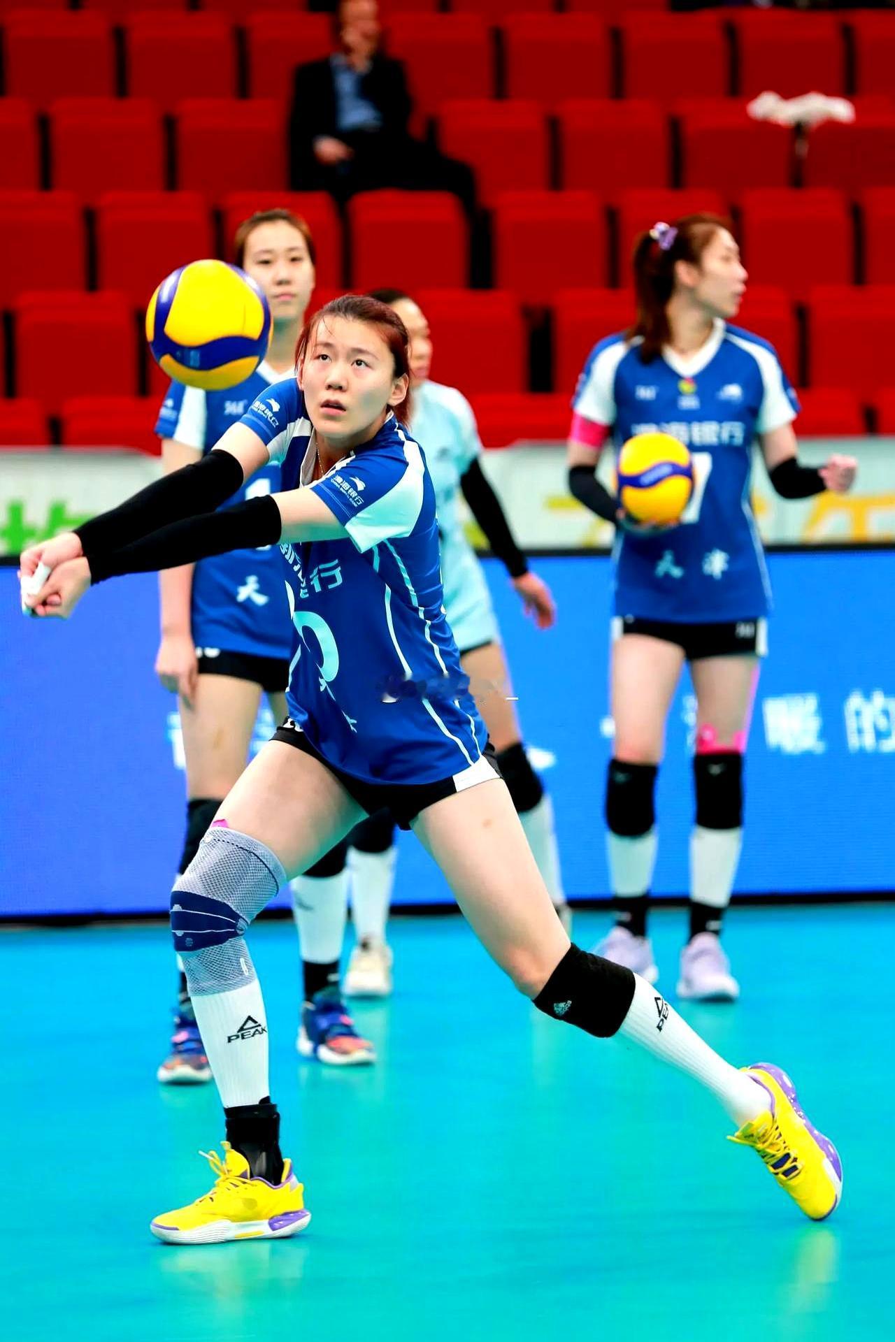 2026赛季，天津女排以“津门风暴”席卷排坛，成就辉煌！她们不仅横扫上海，豪取全