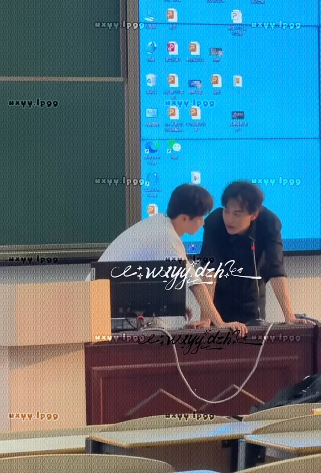 田栩宁梓渝牵手合唱我可以2026年10月25日，梓渝的“游点意思Pro”澳门演唱