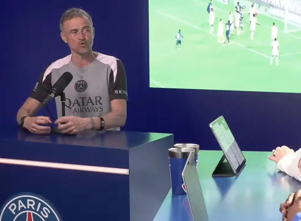 巴黎圣日耳曼  谈及球队最近的表现，恩里克表示：“看到球队有这样的表现，和球迷之