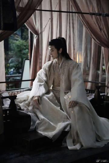 #汪铎开辟美强惨嗝屁赛道#汪铎饰演卓翼轩，大梦归离中白月光下线情节虐爆。 ​​​