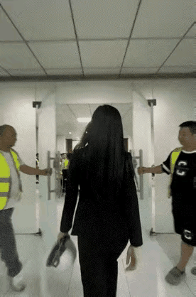 这才是拿下项目的首要功臣，巾帼不让须眉。