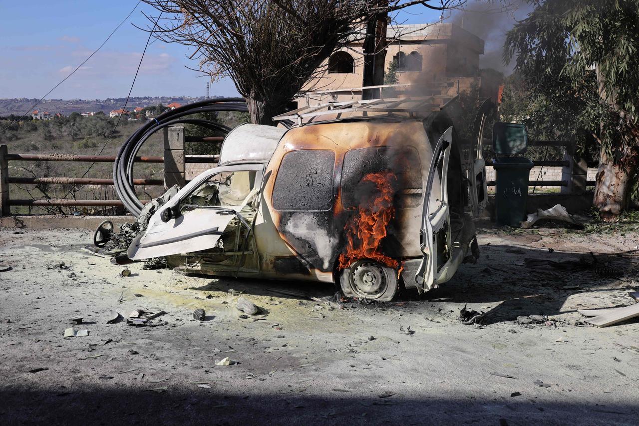 停火协议形同虚设！以色列空袭黎巴嫩致2人死亡
 
法新社1月4日消息，黎巴嫩政府