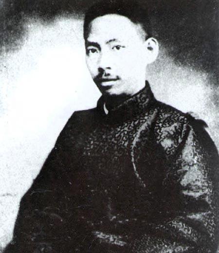 1933年，杨杏佛积极奔走争取民权，大力呼吁全民抗日，屡次和蒋介石当局对峙，惹来